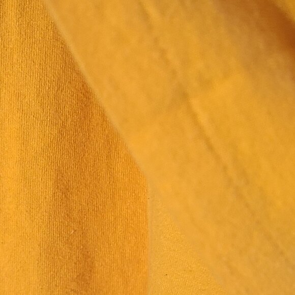 West Virginia Mountaineers Raglan Style Yellow Medium T-Shirt Single Stitch USA - Picture 5 of 8